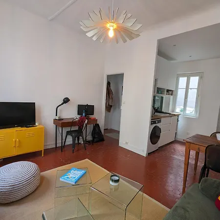 3 Nights Minimum, Renovated Entire Flat, Of Marseille, 4 People, 1first Floor شقة *