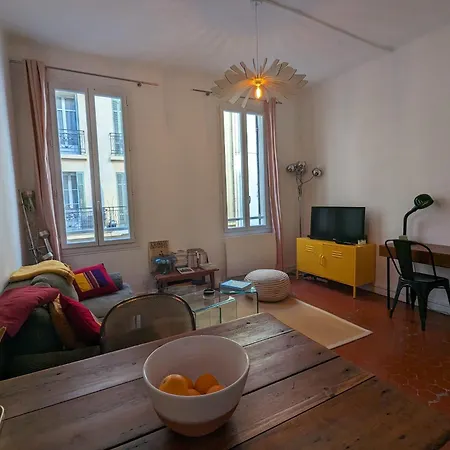 3 Nights Minimum, Renovated Entire Flat, Of Marseille, 4 People, 1first Floor شقة مارسيليا